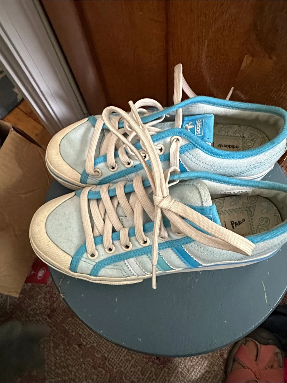 adidas Kids Sky Blue and Cream Low-Top Sneakers